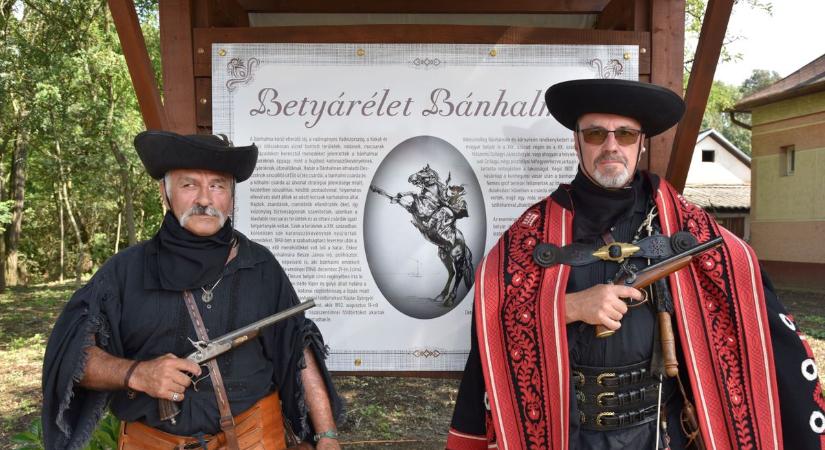 Az egykori bánhalmi betyáréletre emlékeztek a Sóút mellett