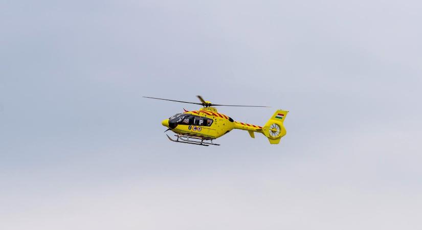 Megszúrtak egy nőt egy veszprémi hostelben, mentőhelikopter szállította kórházba