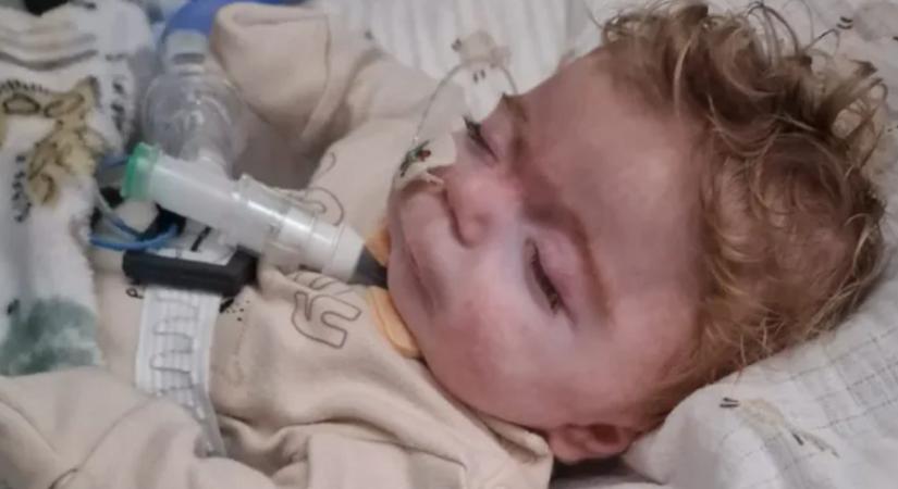 "Senkinél sem diagnosztizálták ezt a két rendellenességet együtt": Még csak 6 hónapos, de rendkívül ritka betegséggel él a kisfiú
