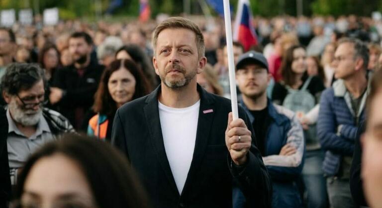 Blanár bírálta a cseh miniszter pozsonyi kormányellenes tüntetésen való részvételét