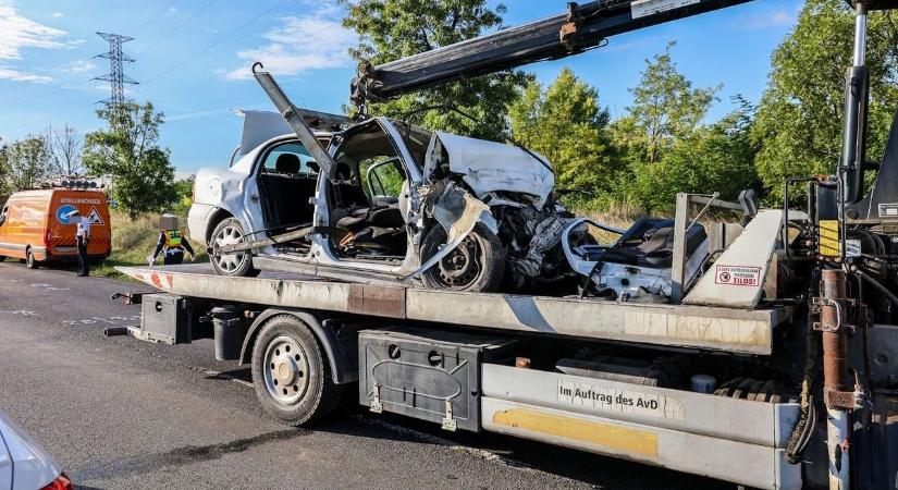 Halálos buszbaleset a 81-esen: pénzt gyűjtenek a tragikus péri karambol károsultjainak