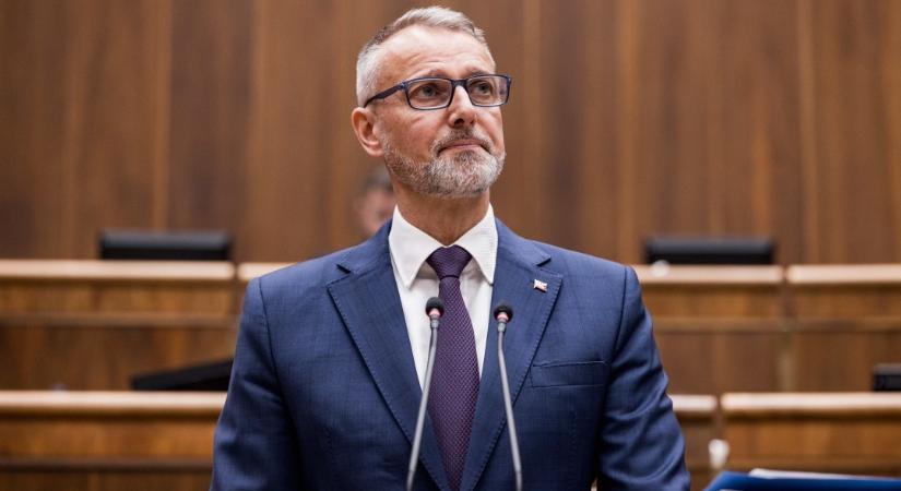 Raši: A konszolidáció miatt jövőre csökken a parlamenti képviselők fizetése