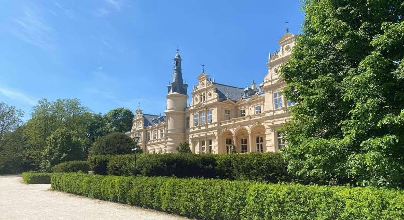 Milliárdokba kerülne a hetven kilométerre lévő kastély, a polgármester mégis akarja