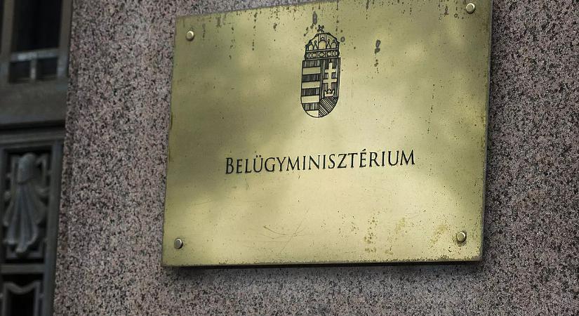 Valaki megvette a Belügyminisztériumot, 50 milliárdot tett le az asztalra