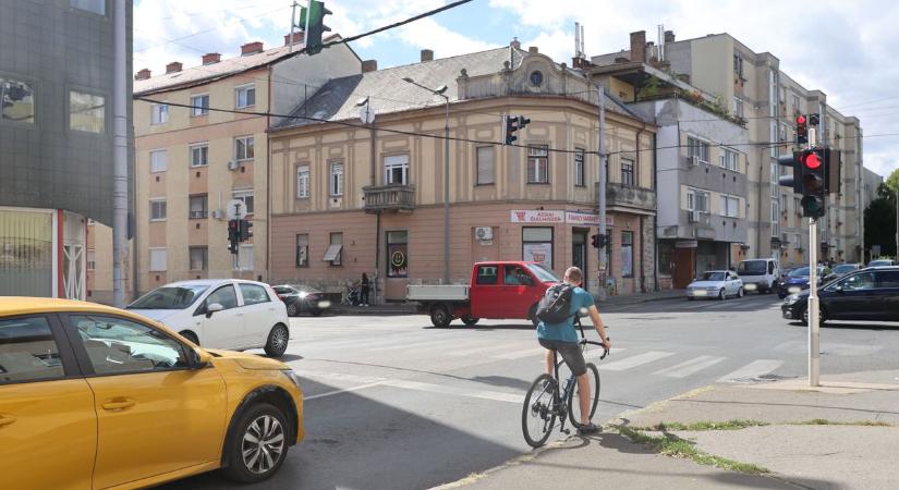 A Hungária úton jól járnak a pécsi biciklisek, de mi lesz az autósokkal?
