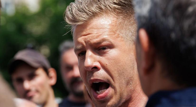 „Ő Péter. Miniszterelnök a Facebookon” – Bayer Zsolt zseniális mémmel döngölte földbe Magyar Pétert