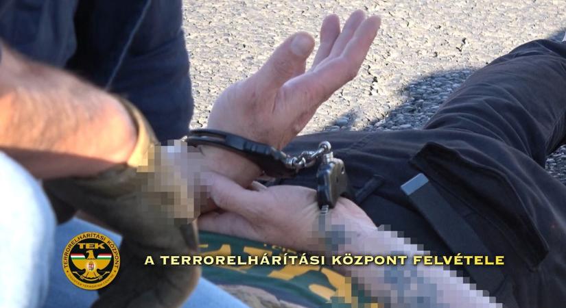 Két férfit szorítottak aszfaltra az M7-es autópályán