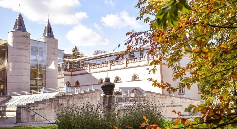 Őszi programkavalkád az Eötvös Károly Könyvtárban