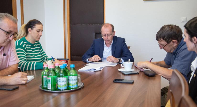 Költségvetési módosítások, rendeletalkotás és folyamatban lévő beruházások – sajtótájékoztató a szeptemberi soros közgyűlésről
