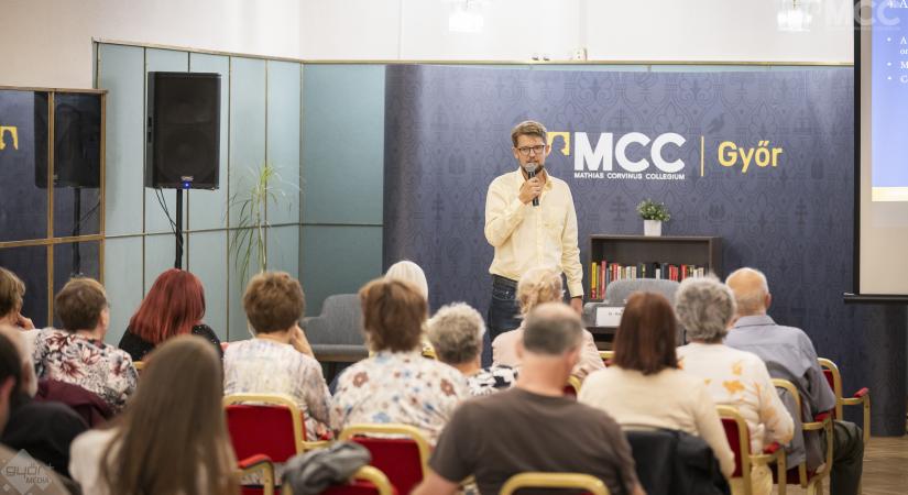 Az értékek stabilitást jelentenek a fiatalok számára – rendhagyó előadás a győri MCC-ben
