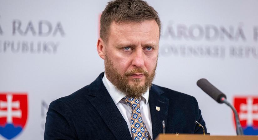 Kotlár elemében van: utasításokat osztogat a koalíciónak, az államfőnek és a főügyésznek is