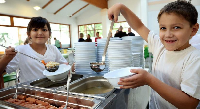 Egyetlen változtatással minden gyerek imádni kezdte ezt a menzát, megnéztük, mi a szupermenza titka – galériával, videóval