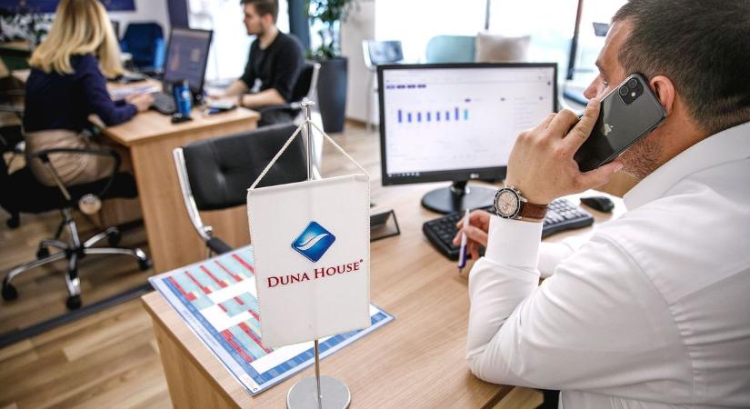 Még a kibertámadást is megvette a piac, kitartott a Duna House lendülete – képtelenség kizökkenteni az Otthon Start lázából!