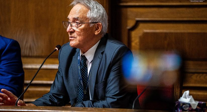 Egy kis közösségi teret alakítanak ki a megújuló Császtvay-kútnál