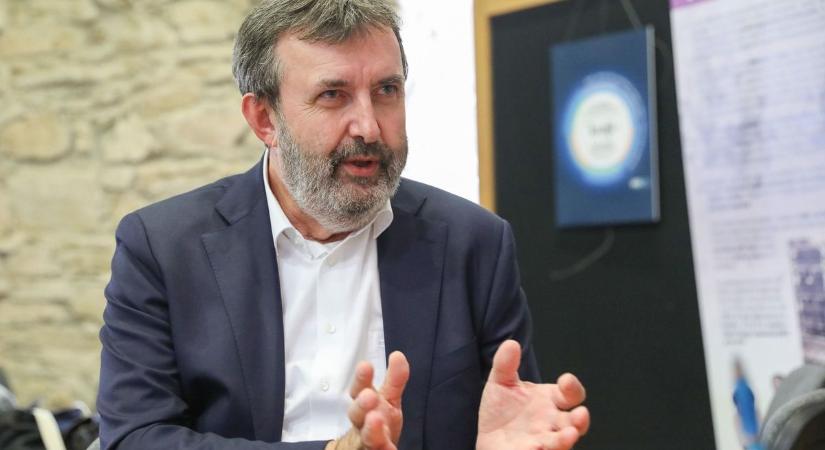 A változásokhoz mindenkinek alkalmazkodni kell, elegánsan hátradőlni nem lehet – Kőszegen járt Palkovics László