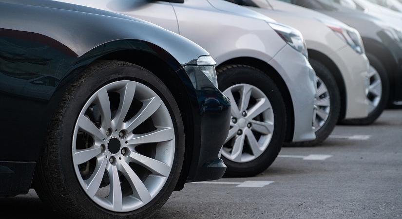 Vége a jó világnak? Nem sokáig mellőzik az autóárak emelését a gyártók