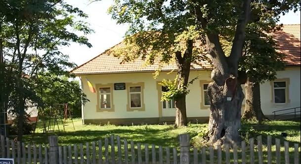 Három gyerek maradt a frissen felújított iskolában, be kellett zárni