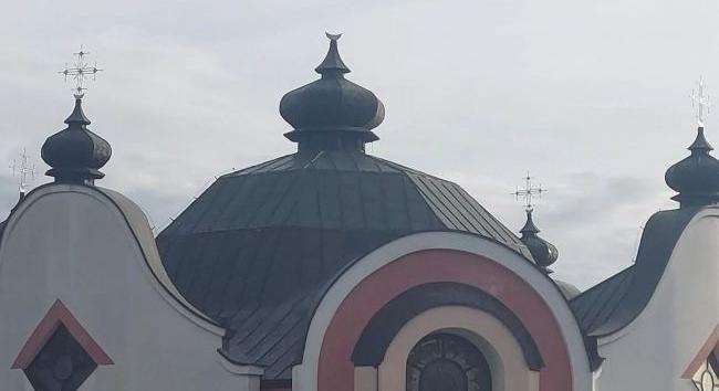 Lengyelországban elfogták az ukrán templom keresztjét lefűrészelő tolvajt, azt hitte, ezüstből van