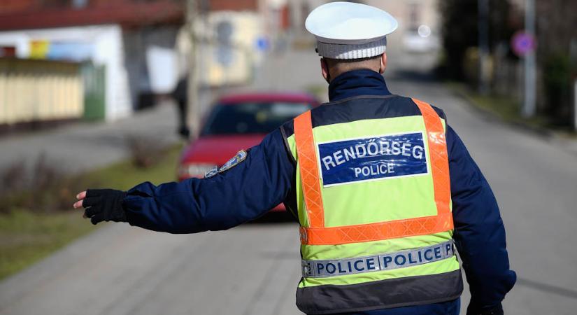 Autósok figyelem: mostantól kemény büntetés jár annak a sofőrnek, akinek utasa nincs bekötve