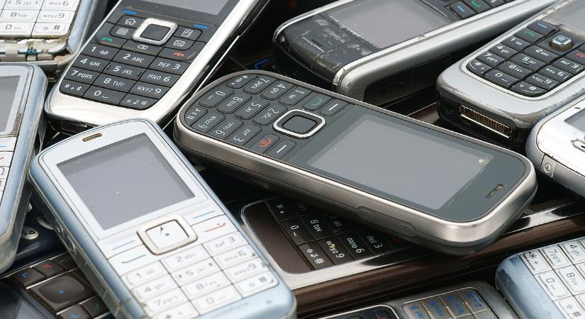Készüljön fel, ha butamobilja van, pár év múlva telefonálni sem fog tudni vele