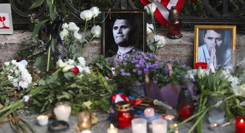Így búcsúztak Budapesten Charlie Kirk-től - megrázó fotók