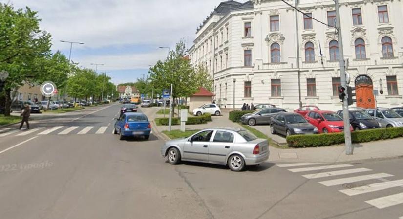 Tényleg itt tartunk? Olyat kapott az egri anyuka, hogy a gyereke mellett sírta el magát