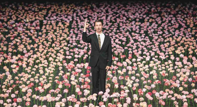 HAGYATÉKI ÜGYEK Tanztheater Wuppertal Pina Bausch  Terrain Boris Charmatz: Club Amour, Nelken / Impulstanz, Bécs