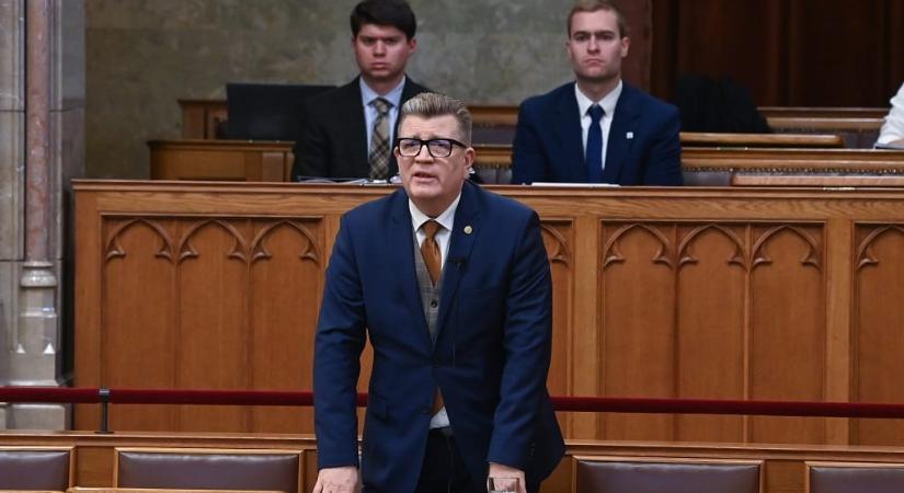 Felmentették a legfőbb ügyész helyettesét