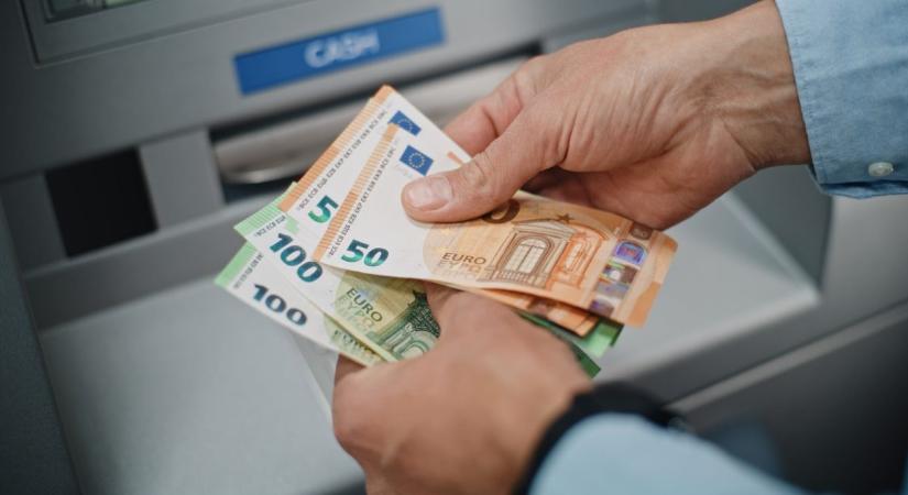 Ennyiért válthatunk eurót pénteken, kora reggel