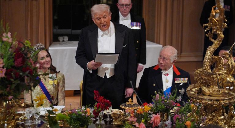 Károly király nem bízott semmit a véletlenre: 50 méteres asztalon látta vendégül Donald Trumpot