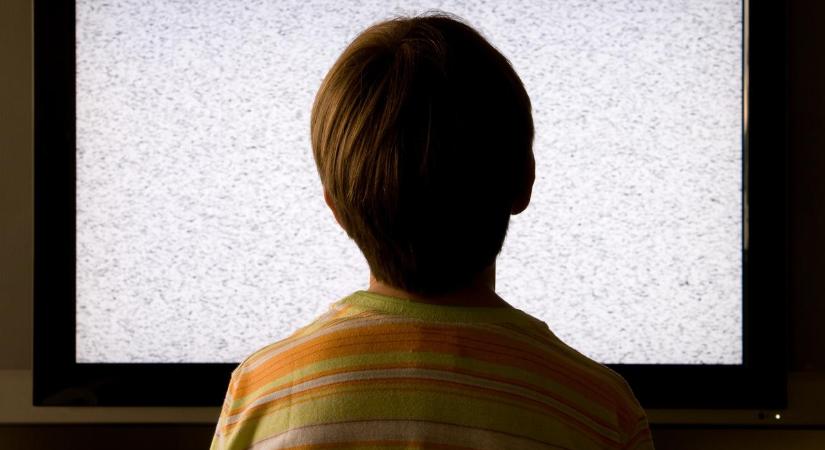 Sokan elkövetik: ez a szokás észrevétlenül kinyírja a tévét
