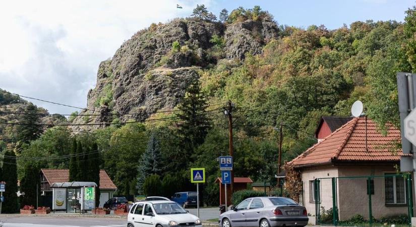 Az megvan, hogy még mindig Egernek kellene felzászlózni a szarvaskői várhegyet?