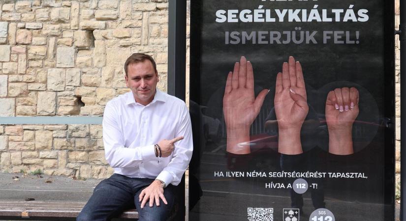 Kampányt indít a II. kerület az áldozatok kézjelének megismertetéséért