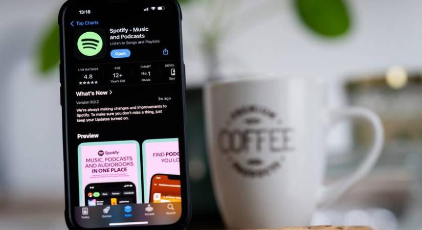 Meglepő, melyik magyar énekest hallgatták a legtöbben: világsztárokat is beelőzött a Spotify-on