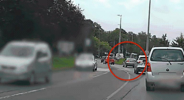 Nem adta meg az elsőbbséget a szemből érkezőnek, ütközéssel végződött egy balra kanyarodás