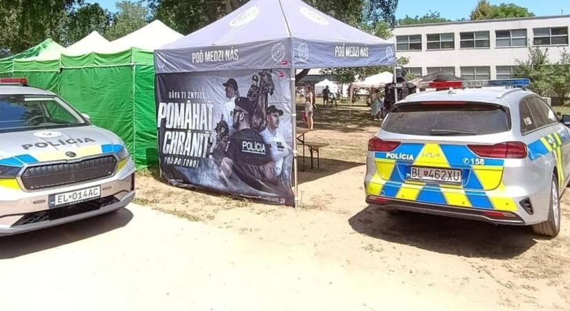 Karlendített egy rendőr, emellett rasszista megjegyzéseket tett romákra és zsidókra