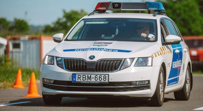Árokba hajtott egy autó Kenyeri és Vönöck között