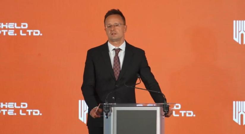 Nagy gyárépítést jelentett be Békéscsabán Szijjártó Péter