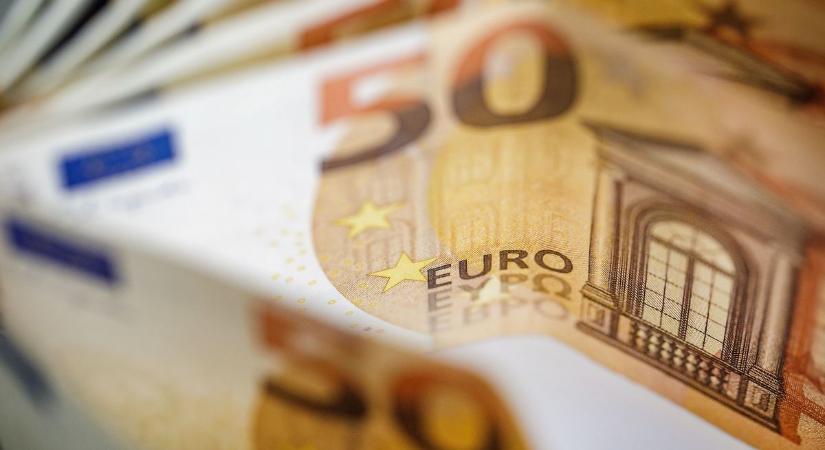 Forint: kiengedett hétvége előtt a magyar pénz, többe kerül az euró és a dollár