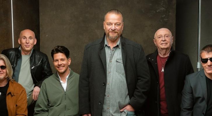 Ismerős Arcok koncert vonósnégyes kísérettel, az elmaradt korábbi koncert új időpontja