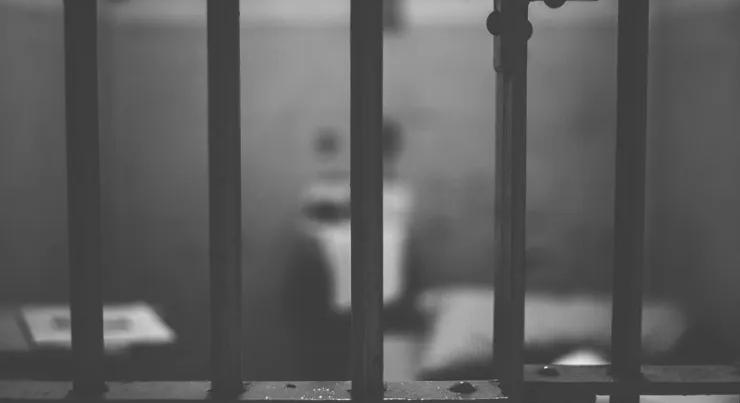 Megerőszakolta saját édesanyját – 6 év börtönt kapott a kárpátaljai férfi