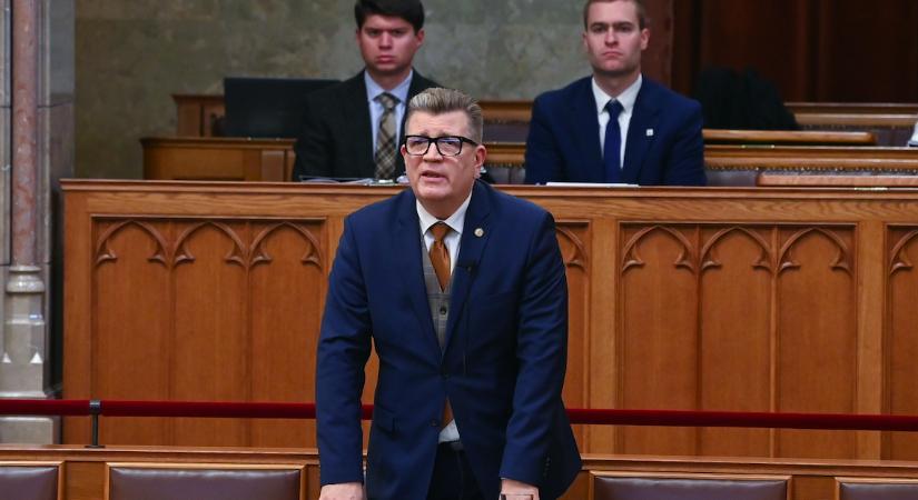 Megjelent a határozat: felmentették a legfőbb ügyész helyettesét