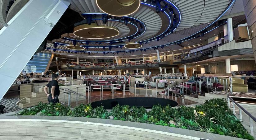 Sosem látott csúcstechnológia a Royal Caribbean hajóján: itt az élő digitális színház