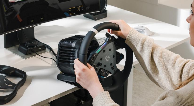 Új szintre emeli a versenyzés élményét a Logitech RS50 kormány és pedál-szett