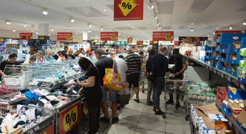 Megszólalt az Aldi az 5 forintos akcióról, nem adták el az összes leárazott holmit