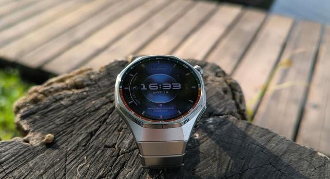Pazar óra a Huawei Watch GT 6 Pro, kár, hogy kicsit unalmas