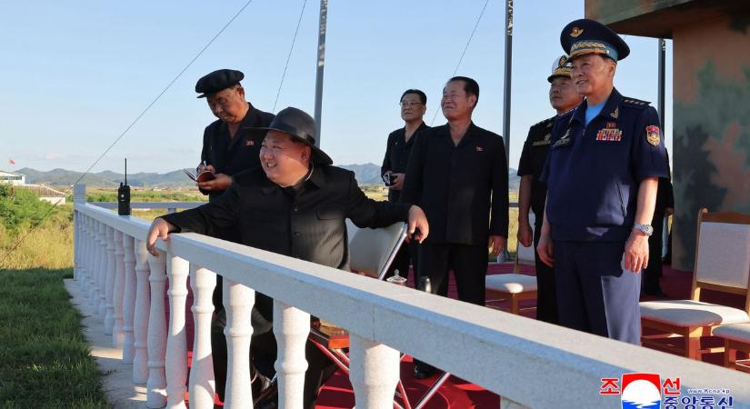 Észak-Korea mesterséges intelligenciával működő fegyvereket tesztel