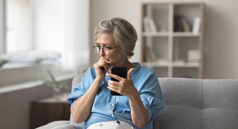 Rettegett online csalás: ezt a mobilos pittyegést látta a nő, úsztak a 100 ezrek