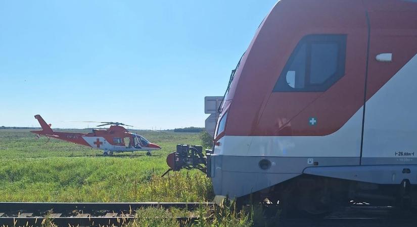 Halálos baleset: autó és vonat ütközött egy vasúti átjáróban