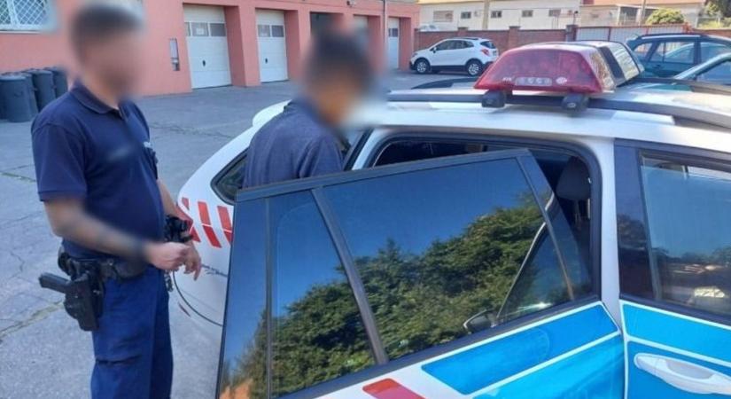 Szabadnapját töltötte a rendőr, amikor meglátott valakit egy zsákkal mászni a kerítésen